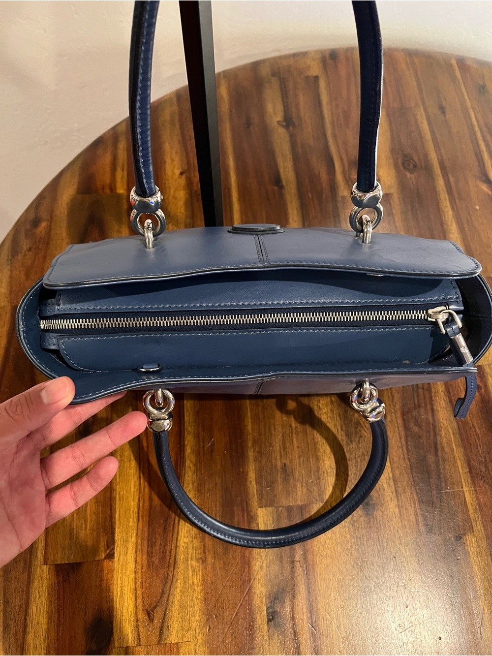 Tod’s Sella Navy Leather Tote Bag with Silver Hardware - Picture 7 of 10